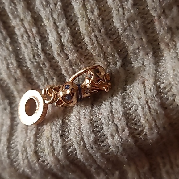 Golden Cat - Picture 7 of 10